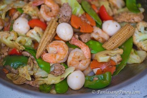 Chop Suey is a stir-fried vegetable dish that is cooked with meats such as chicken and pork. Shrimp and seafood can also be added. Shrimp Chop Suey Recipe, Vegetable Chop Suey, Pork Chop Suey, Chopsuey Recipe, Chop Suey Recipe, Pinoy Foods, Chinese Vegetables, Filipino Cuisine, Stir Fry Dishes