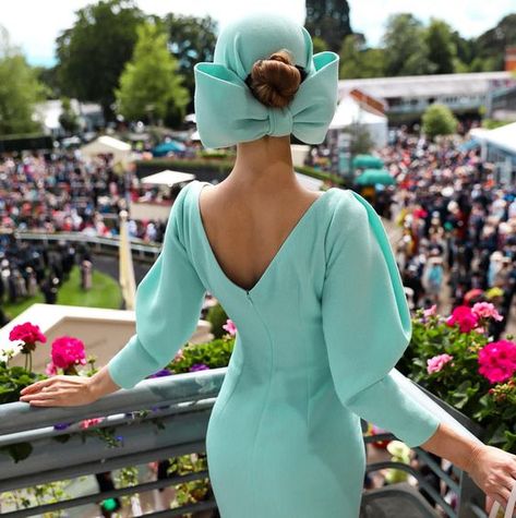 Ascot Dresses, Race Day Fashion, Mode Turban, Paris Chic, Fancy Hats, Fashion Awards, Royal Ascot, Best Dressed, Mode Inspo