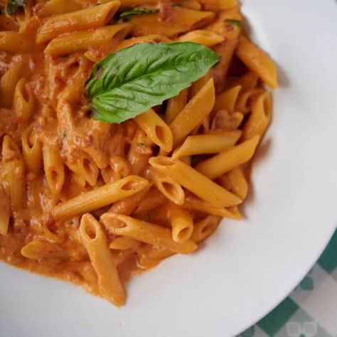 Blush Sauce Recipe, Pink Sauce Recipe, Blush Sauce, Creamy Vodka Sauce, Pink Sauce Pasta, Pink Pasta, Vodka Sauce Pasta, Pink Sauce, Ground Venison