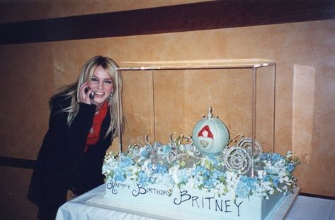 Britney Spears Birthday, Birthday In New York, Britney Spears 2004, Britney Spears 2000s, Britney Spears 2000, Britney Spears Pictures, Cinderella Cake, 41st Birthday, Britney Jean