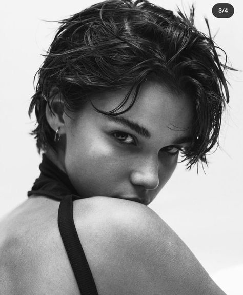 Aleksandra Ivanova, Mathilda Gvarliani, Short Hair Model, Photographie Portrait Inspiration, Hair Inspiration Short, Super Short Hair, Face Photography, Face Hair, Photography Women