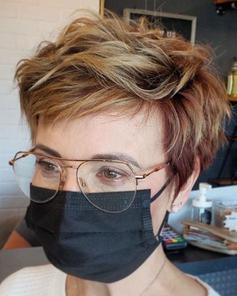 Short Layered Pixie Shag Pixie Shag, Modern Pixie, Haircuts Trending, Pixie Haircut Ideas, Curly Pixie Hairstyles, Layered Pixie, Short Sassy Haircuts, Square Face Hairstyles, Shag Haircuts