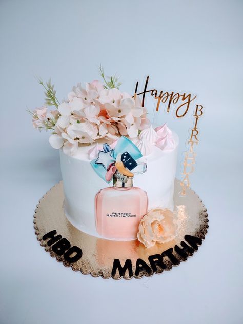 Perfume Cake Ideas, Perfume Birthday Cake, Perfume Cake, Marc Jacobs Perfume, Sweet Corner, Cakes For Women, Cake Decor, Fabric Paint, Themed Cakes