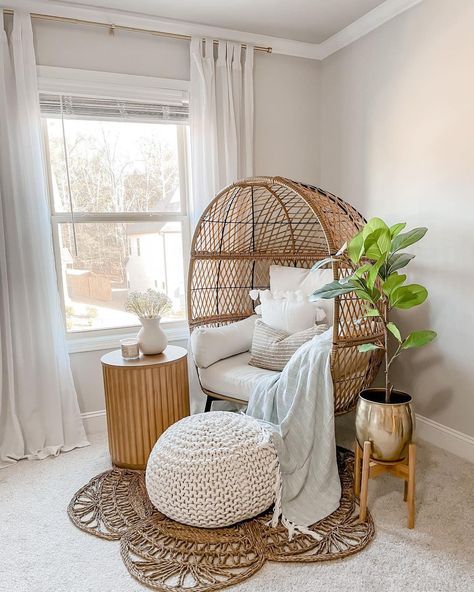 Book Corner Ideas Bedroom, Book Club List, Cozy Reading Corner, Sunroom Decorating, Zen Room, Boho Chair, Bedroom Corner, Corner Decor, Lounge Design