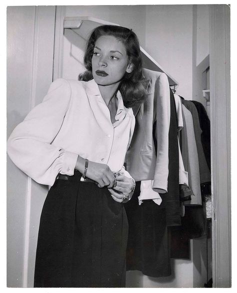 Nina Leen, Bogie And Bacall, Laura Vandervoort, Old Hollywood Actresses, Space Probe, Bronx Zoo, Kristin Kreuk, Coat Closet, Lauren Bacall