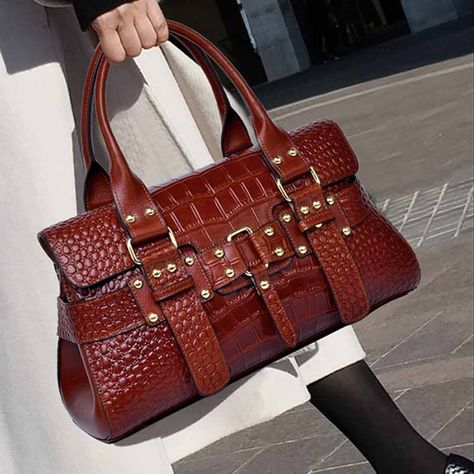 Bag 2022 Trend, Luxury Designer Handbags, Luxury Bag, Designer Handbag, Famous Brands, Luxury Designer, Real Leather, Smart Shopping, Women's Bag