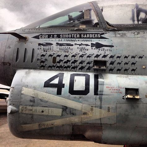 A7 attack aircraft with it's mission accomplishments stenciled on its nose, camel by camel Photo Avion, Fly Navy, Air Fighter, Navy Aircraft, Military Jets, Aircraft Art, Jet Aircraft, Jet Plane, Nose Art