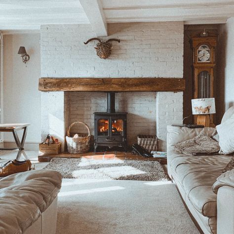 Wood Stoves Ideas Living Rooms, Wood Stove Hearth, Wood Burning Stoves Living Room, Country Fireplace, Cottage Fireplace, Wood Stove Fireplace, Basement Inspiration, Inglenook Fireplace, Freestanding Fireplace