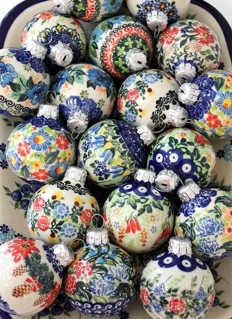 Polish Christmas Ornaments, Ceramics Christmas, Fashion Christmas Tree, China Crockery, Polish Heritage, International Craft, Polish Christmas, Pottery Ornaments, Polish Ceramics