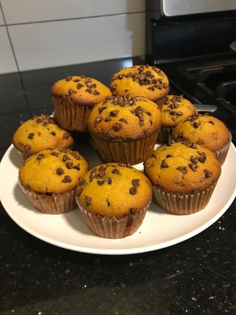 Pumpkin Chocolate Chip Muffins, Pumpkin Chocolate Chip, Delicacy Food, Food Therapy, Yummy Comfort Food, Sweet Snacks Recipes, Think Food, Chocolate Chip Muffins, Pumpkin Chocolate