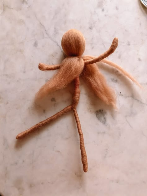 Needle Felted Doll Tutorial: DIY Sugar Plum Fairy Tree Topper - easy DIY instructions for you to recreate! Felting Dolls, Felt Doll Tutorial, Waldorf Doll Tutorial, Felted Ornaments, Crea Fimo, Needle Felting Tutorial, Wool Dolls, Needle Felting Diy, Needle Felted Christmas