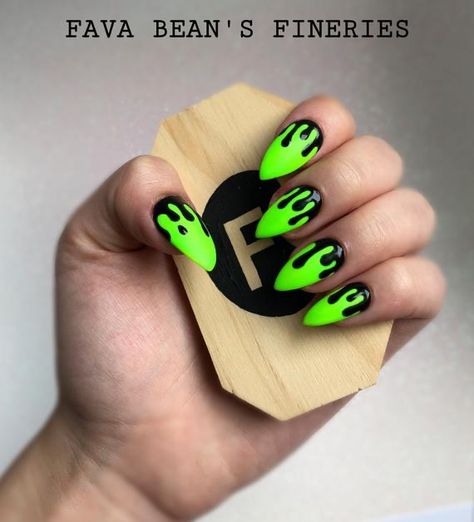 Dripping Halloween Nails, Black And Green Drip Nails, Drippy Halloween Nails, Random Nail Art Designs, Black And Neon Green Halloween Nails, Bright Green Halloween Nails, Neon Drip Nails, Black Green Halloween Nails, Lime Green And Black Nails Design