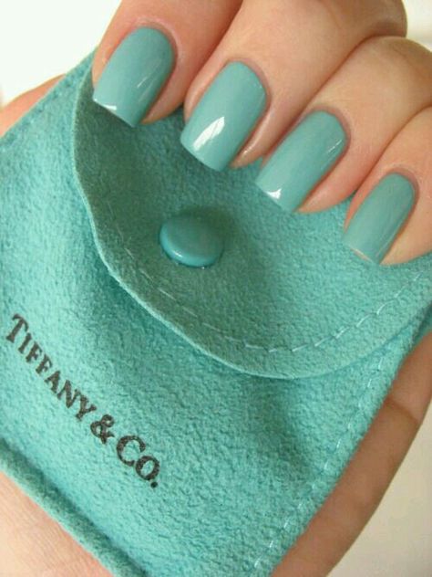 Tiffany Nail Color Manicure Azul, Tiffany Blue Nails, Tiffany Nails, Blue Toes, Blue Nail Polish, Nails Polish, Tiffany And Co, Tiffany Blue, Blue Nails