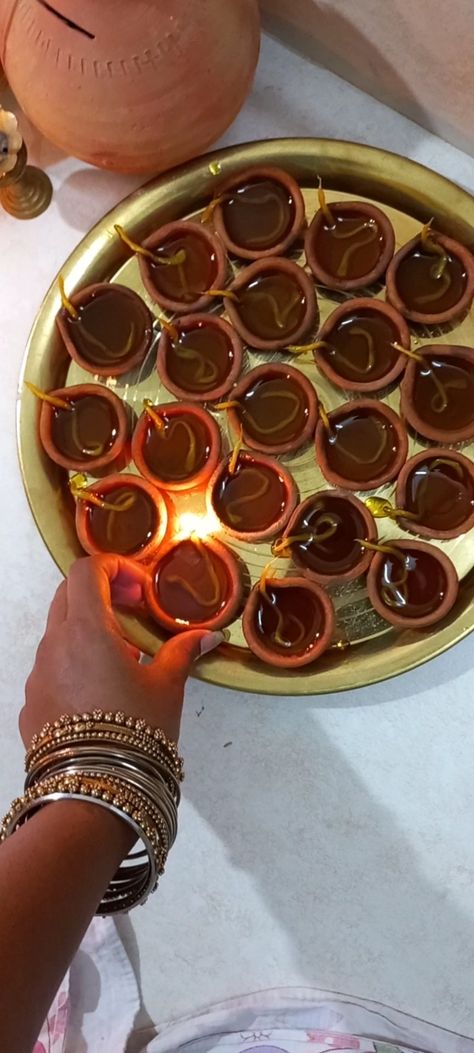 Diwali Cleaning Snap, Diwali Diya Aesthetic, Dhanteras Snapchat Story, Diwali Poses With Diya, Dhanteras Aesthetic, Diwali Shopping Snap, Diwali Asethic, Diwali Photo Ideas For Instagram, Diwali Diya Photography