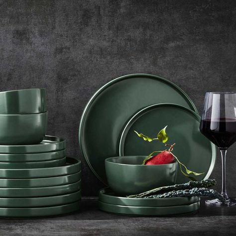 Dark Green Kitchen, Textured Bowls, Crockery Design, Green Dinnerware, Melamine Dinnerware Sets, Bone China Dinnerware, Modern Dinnerware, Plates And Bowls Set, Green Plates