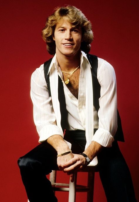 Andy Gibb. ❤ God I loved Andy Gibb!!!!!!!!!!!!!! Dr Hook, Celebrities Who Died, Musica Disco, 55th Birthday, Andy Gibb, Barry Gibb, Die Young, Bee Gees, Pop Rock