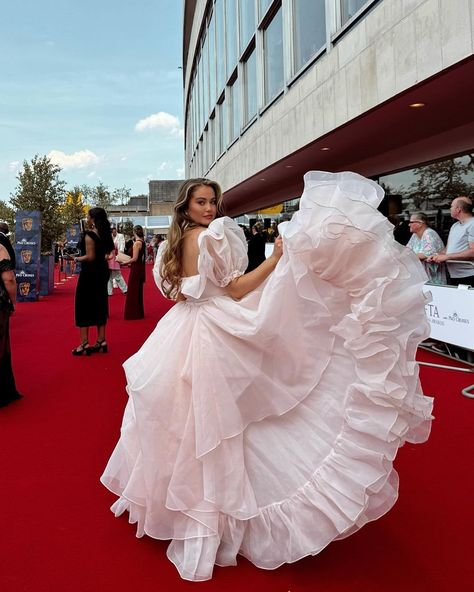 Emma Grace | Such an amazing experience yesterday attending the @bafta awards!! 🥂 Huge thank you to @pandocruises ✨ to be able to experience it with my … | Instagram Lace Parasol, Net Skirt, My Dress, My Side, Art Project, My Sister, Rose Buds, Made It, Pink Rose