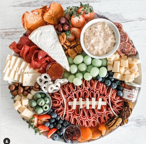 Game Day Charcuterie Board Congratulations Dessert Ideas, Football Sunday Charcuterie Board, Football Themed Cheese Board, Superbowl Cheese Board, Gameday Snack Board, Charcuterie Football Board Ideas, Charcuterie Board Ideas Football Game, Charcuterie Board For Football Party, Football Platter Ideas