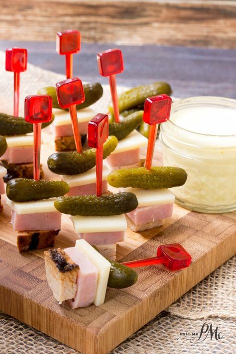 Cuban Sandwich on a Stick Appetizer Havana Nights Party Appetizers, Cuban Sandwich Skewers, Sandwich On A Stick, Cuban Appetizers, Havana Theme, Cuba Party, Creative Plating, Dip Party, Cuban Party