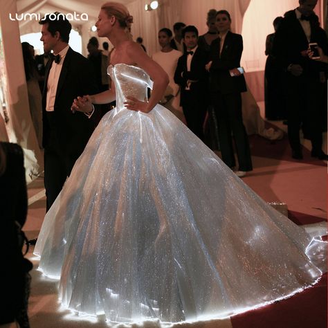 Dark Wedding Dress Luminous Fiber Optic ... Fiber Optic Dress, Light Up Dresses, Met Gala Outfits, Met Gala Dresses, Gala Outfit, Claire Danes, Fashion Gowns, Cinderella Dresses, Gisele Bündchen