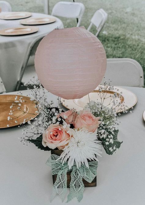 Destination Wedding Bridal Shower Ideas, Bridal Shower Ideas Vintage, Theme Bridal Shower Ideas, Travel Centerpieces, Hot Air Balloon Wedding, Travel Theme Bridal Shower, Travel Bridal Showers, Vintage Bridal Fashion, Travel Baby Shower Theme