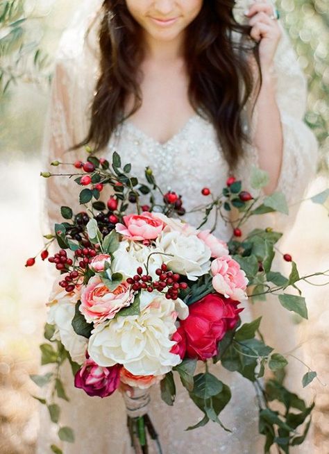 25 Best Wedding Bouquets for the Fine Art Bride | Wedding Sparrow Winter Bridal Bouquets, Winter Wedding Color Palette, Bouquet Bride, Winter Wedding Bouquet, Flowers And Greenery, Winter Wedding Colors, Winter Wedding Flowers, Mod Wedding, Bride Bouquets