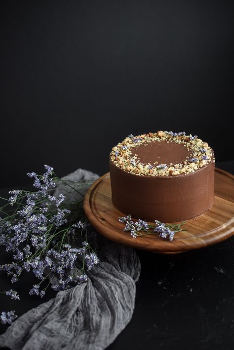 Chocolate Cake With Almond And Walnut Praline Chocolate Easter Cake, Chocolate Ganache Frosting, Ganache Frosting, Dark Chocolate Ganache, Dark Chocolate Cakes, Walnut Cake, Easter Cake, Simple Birthday, Simple Birthday Cake