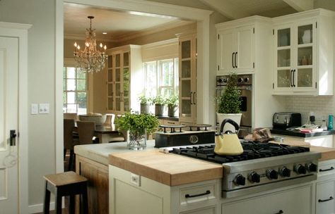 BOXWOOD TERRACE: Ina Garten's Napa Valley Kitchen Valley Kitchen, Blue Interiors, Classic Kitchens, Blue Interior, Napa Valley, Kitchen Style, Diy Kitchen, House Floor Plans, Dream Kitchen