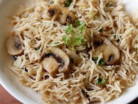 Mushroom Pulao, Mushroom Recipes Indian, Vegetarian Mushroom Recipes, Tawa Pulao Recipes, Pulav Recipe, Veg Pulao Recipe, Recipes Veg, Veg Pulao, Goan Recipes