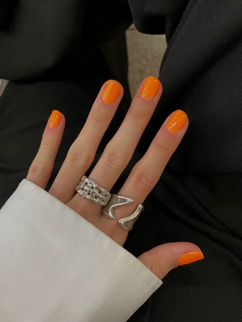 Orange Toenails Fall, Neon Orange Gel Nails Short, Orange Nail Color Ideas, Orange Nails Natural, Short Gel Nails Orange, Orange Gel Manicure, Solid Color Short Nails, Short Nails Orange, Gel Nails Orange