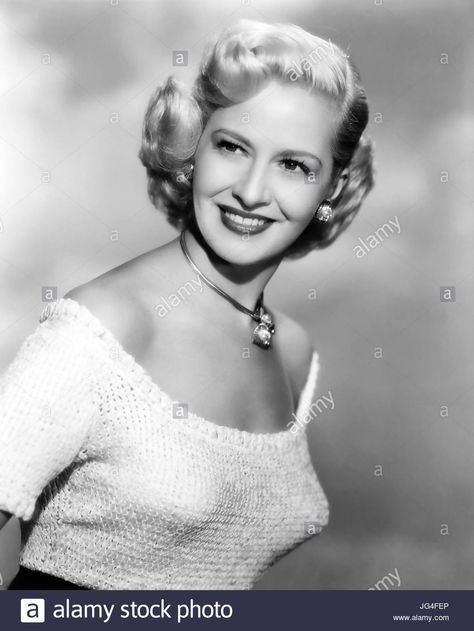 MARILYN MAXWELL (1921-1972) US film actress in 1951 Stock Photo: 147617422 - Alamy Marilyn Maxwell, Stars D'hollywood, Norma Shearer, Bullet Bra, Bob Hope, Classic Movie Stars, Classic Actresses, After Life, Jolie Photo