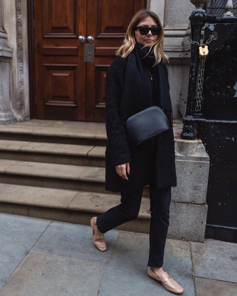 𝐄𝐌𝐌𝐀 𝐇𝐈𝐋𝐋 on Instagram: “Snug as a bug 🐜 #ootd” And Other Stories Loafers, Black Outfit Beige Shoes, Nude Loafers Outfit Women, Nude Loafers Outfit, Nude Shoes Outfit, Cream Loafers, Black Loafers Outfit, Emma Hill, Loafers Outfit