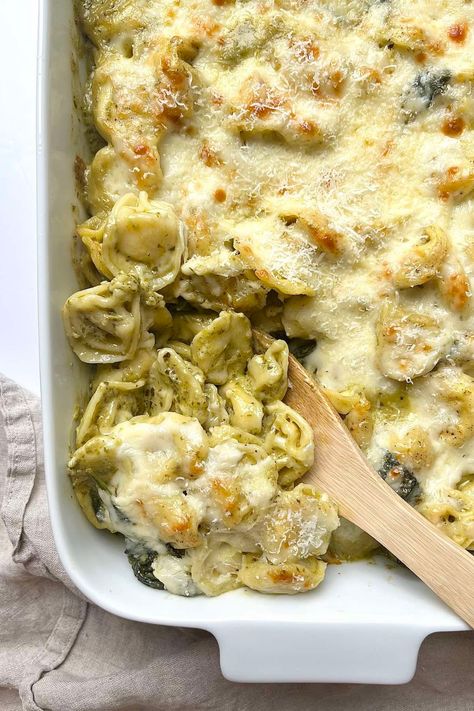 This cheesy and creamy pesto tortellini bake with mozzarella is easy to make, full of flavor, and super hearty! It's a delicious creamy pesto pasta recipe that's perfect during the fall and winter when you want a warm and comforting dinner. Follow for more seasonal recipes! Pesto Tortellini Bake, Creamy Pesto Tortellini, Tortellini Pesto, Pesto Pasta Bake, Easy Pesto Pasta, Tortellini Alfredo, Tortellini Recipe, Creamy Pasta Bake, Creamy Pesto Pasta