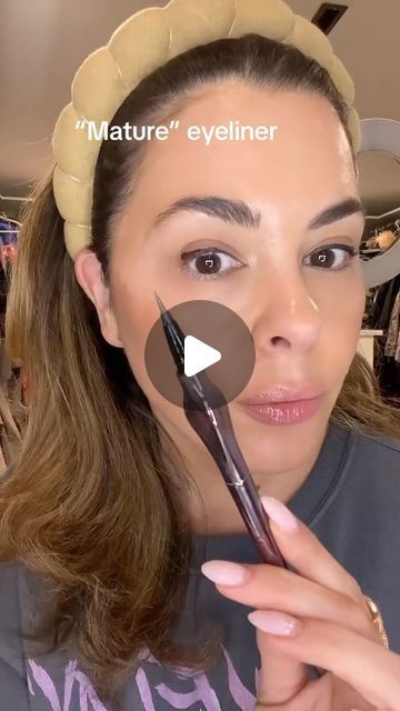 Erica Taylor on Instagram: "Eyeliner refresher #eyeliner #over40 #matureskin #matureskinmakeup #makeupover40 #makeupover50 #easyeyeliner #eyelinertutorial #makeuptutorial #makeuphacks #funnymakeup @lorealparis infallible liner @urbandecaycosmetics liquid liner" Liquid Liner Tutorial, Glam Makeup Looks Over 40, Over 50 Makeup Tutorials, Liquid Eyeliner Tutorial Hooded Eyes, Eyeliner Over 40, Eyeliner Flick Tutorial, Liquid Eyeliner Looks, Make Up Over 50, How To Apply Eyeliner Liquid