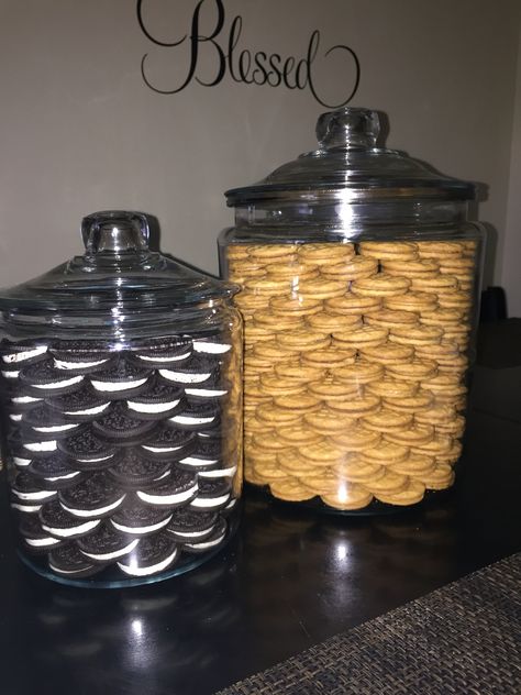 My cookie jars!!! Who says organization has to be boring! Ok ok.... Maybe this is extreme for some! Super cute and functional! Thanks KHLO-CD!! Kitchen Organization Pantry, Kitchen Organisation, Kitchen Jars, Home Organisation, Pantry Design, Apothecary Jars, Pantry Organization, Diy Hacks, Kitchen Pantry