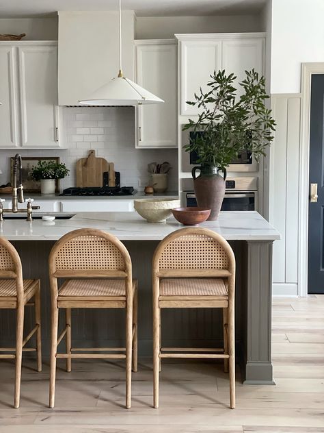 Dwell Kitchen, Linen Pendant, Lake House Kitchen, Apartment Dining, Kitchen Counter Stools, Wooden Counter, Timeless Kitchen, Comfy Seating, Country Cottage Style