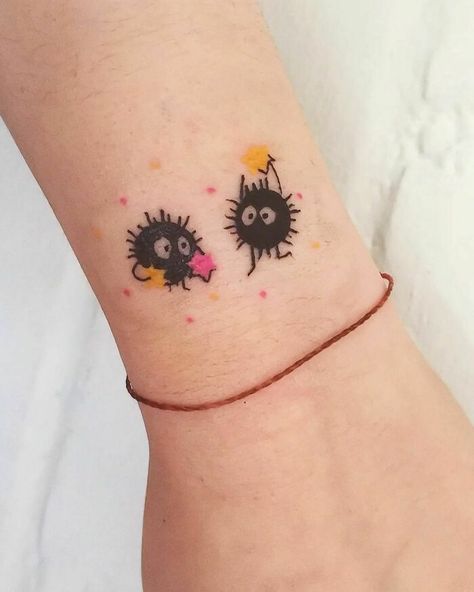 Studio Ghibli Miniature Tattoos, Cute Matching Tattoos, Ghibli Tattoo, Funky Tattoos, Muster Tattoos, Tattoos Geometric, Cute Little Tattoos, Cute Tiny Tattoos, Pose Fotografi