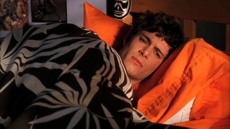 the oc ~ seth cohen | the oc screencaps (4x12) | adam brody The Oc Seth Cohen, The Oc Seth, 2000s Men, Seth Cohen, Background Laptop, Adam Brody, The Oc, Tv Series, Laptop