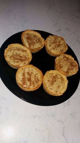 Mini Milk Tart South African, Mini Milktarts, Mini Milk Tarts, Milktart Recipe, Milk Tarts, Mini Tartlets, Mini Tart Recipes, Muffin Pan Recipes, Chocolate Tarts