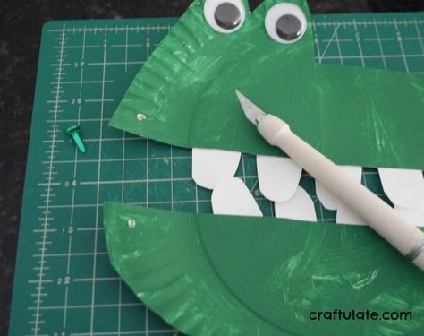 Paper Plate Alligator - a snappy fun craft project for kids Alligator Activities, Alligator Craft, Alligator Crafts, Nature Homeschool, Animal Lessons, Puppet Theatre, Teacher Helper, Wrapped Chicken, Activities For Boys