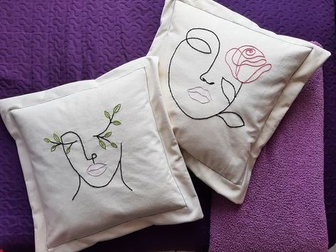 Bordado split en cojines minimalistas Cojines Aesthetic, Embroidery Aesthetic, Sublimation Pillow, Funny Yugioh Cards, Yugioh Cards, Text On Photo, Punch Needle, Pillow Cases, Arts And Crafts