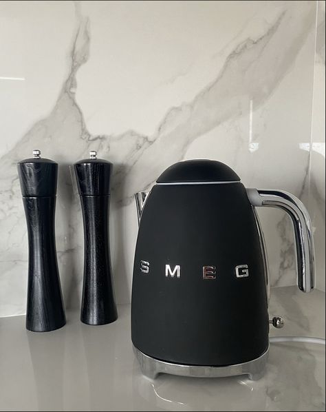 Smeg Matte Black, Smeg Matte, Smeg Kettle, Black Kettle, Water Kettle, Minimalist Kitchen, Retro Kitchen, Kitchen Style, Electric Kettle