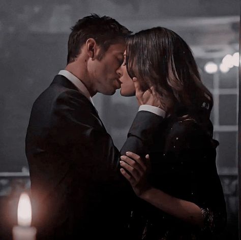 The Originals Hayley, Originals Hayley, Elijah Vampire Diaries, Hayley And Elijah, Hayley The Originals, Vampire Diaries Poster, Tv Show Couples, The Originals Tv, Daniel Gillies