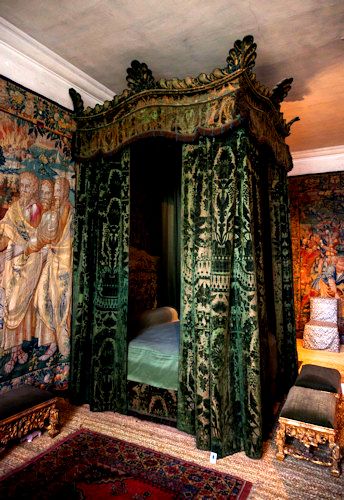 Hardwick Hall, Derbyshire, UK. Might be the only bed I've seen more dramatic than mine. Bedroom Playground, Gothic Canopy Bed, Gothic Bedrooms, Hearth Witch, Hardwick Hall, Green Canopy, Poster Beds, Gothic Bed, Canopy Bed Curtains