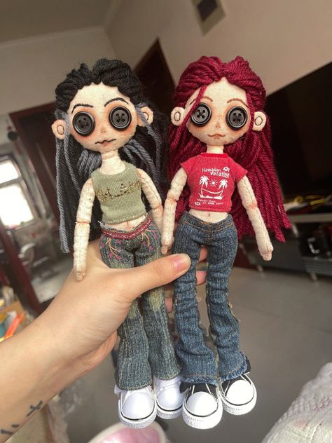 Crochet People Dolls, Coraline Items, Coraline Dolls Diy, Diy Coraline Doll, Coraline Dolls, جوني ديب, Coraline Aesthetic, Doll Customization, Coraline Doll