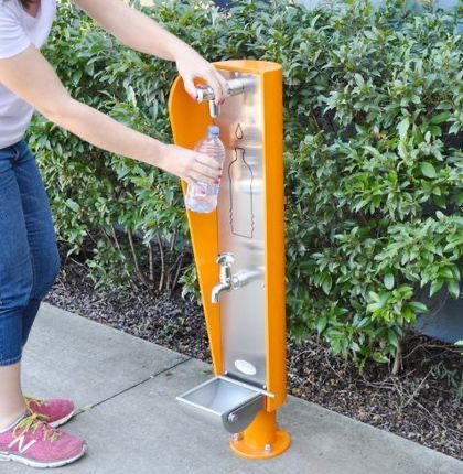 Water Bottle Filling Station, Bottle Filling Station, Display Shelf Design, Pet Station, Appartment Decor, Classic Furniture Design, Filling Station, Urban Furniture, Street Furniture