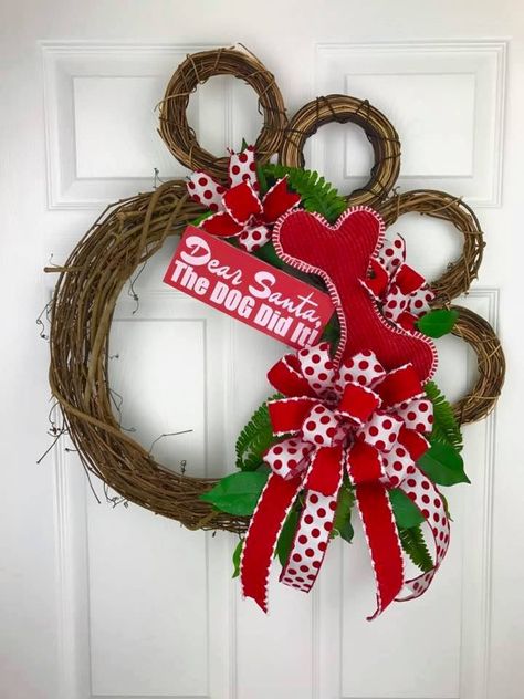 THE LIVE TUTORIAL WILL BE LINKED TO THIS VIDEO. WATCH THAT FOR COMPLETE INFORMATION Do you love dogs? Learn how to make this AWESOME dog Paw Wreath! It's very e… Dog Paw Wreath, Paw Wreath, Pet Wreath, Dog Wreath, Navidad Diy, Dog Crafts, Dog Paw, Christmas Wreaths Diy, Wreath Crafts