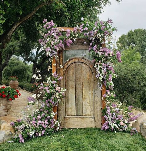 Photobooth Installation, Old Doors Wedding, Garden Upcycle, Beautiful Wedding Ceremony, Wedding Doors, Garden Ceremony, Floral Installations, Garden Weddings Ceremony, Wedding Arch Flowers