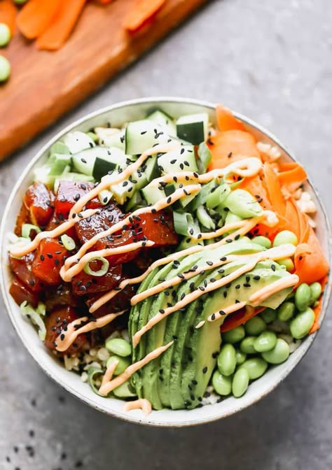 Easy Asian Dishes, Tuna Poke Bowl, Poke Bowl Recipe, Tuna Poke, Poke Bowls, Sushi Bowl, Poke Bowl, Bowl Recipe, Idee Pasto Sano