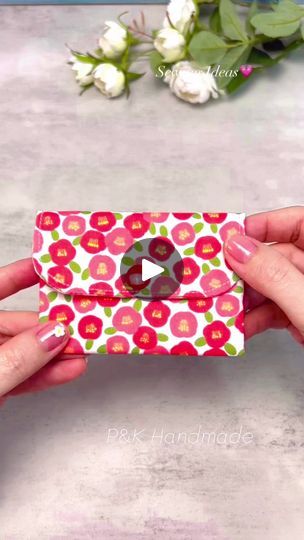 Diy Card Pouch, Credit Card Holder Pattern Free, How To Make A Pouch, Diy Cardholder, Credit Card Holder Diy, Sewing Ideas Easy, Credit Card Holder Pattern, Fabric Card Holder, Card Holder Diy